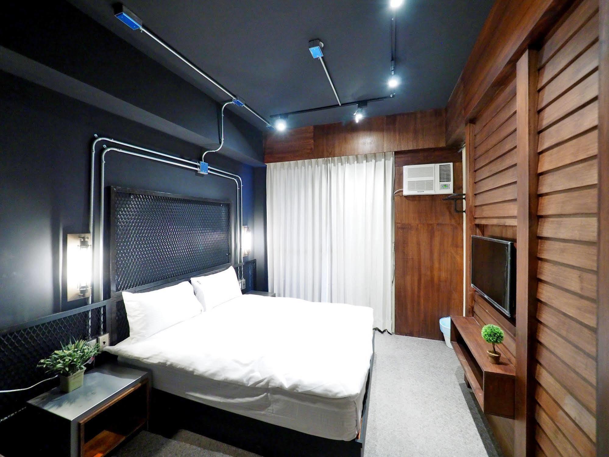 Loft Hostel Fengjia Taichung Exterior foto