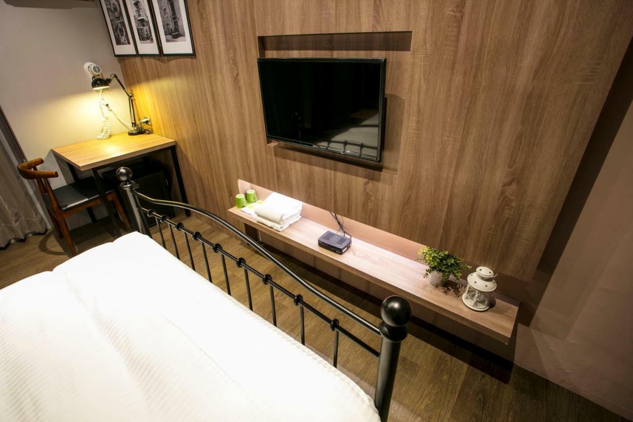Loft Hostel Fengjia Taichung Exterior foto
