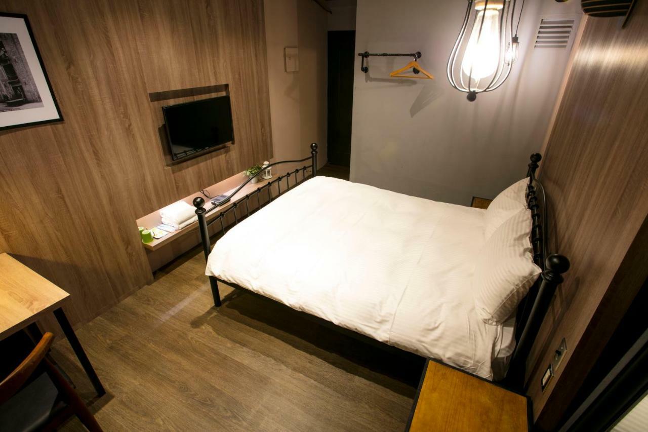 Loft Hostel Fengjia Taichung Exterior foto